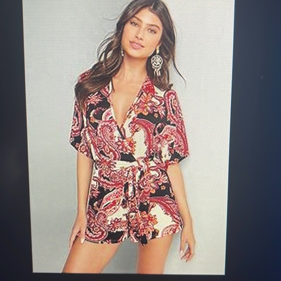 Venus paisley romper, like new, size medium - Picture 2 of 2